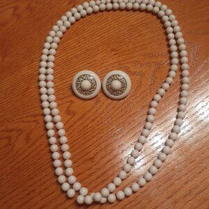 Vintage wooden necklace and earrings